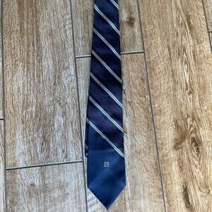VINTAGE Givenchy Marshall
Field & Company Blue Silk Blend Tie
